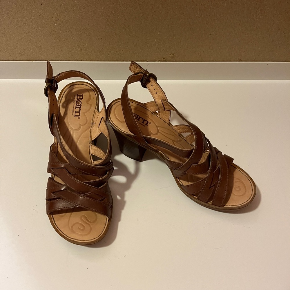 Born leather tan brown strappy sandals heels SZ 6